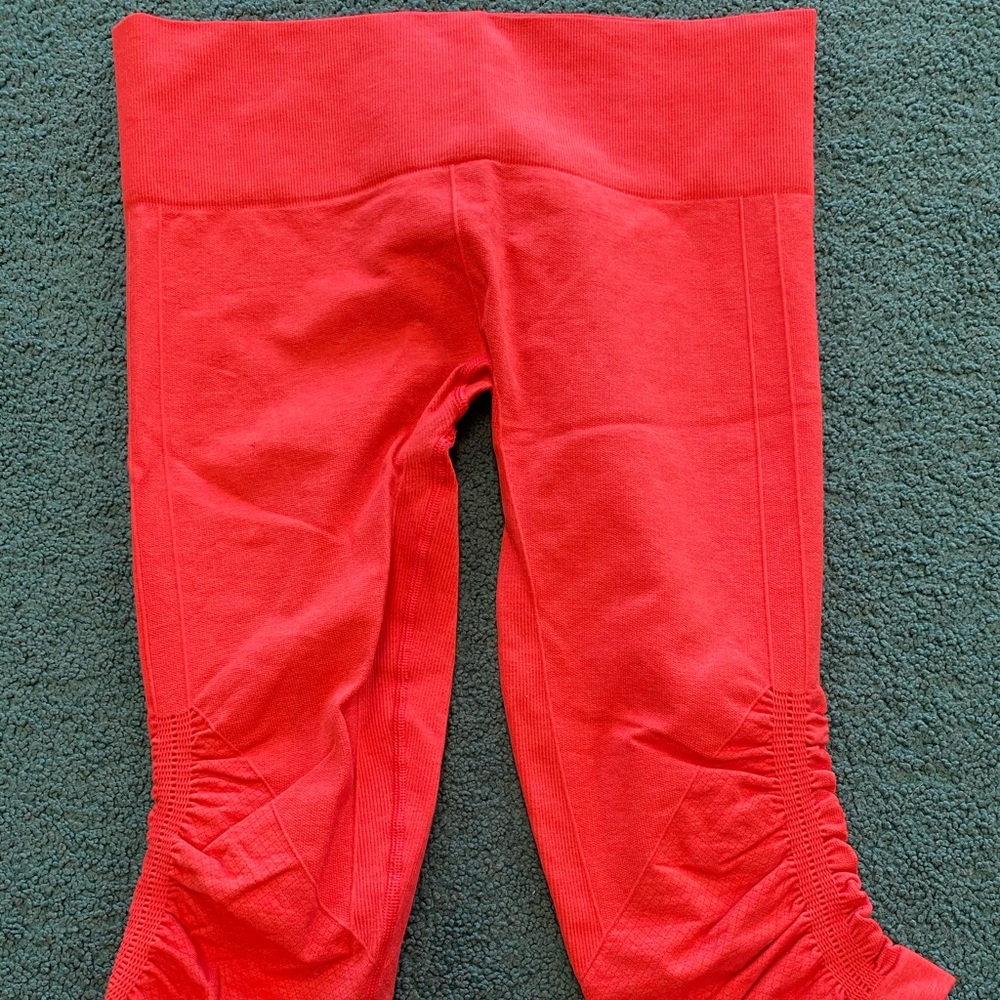 Lululemon red compression capri leggings